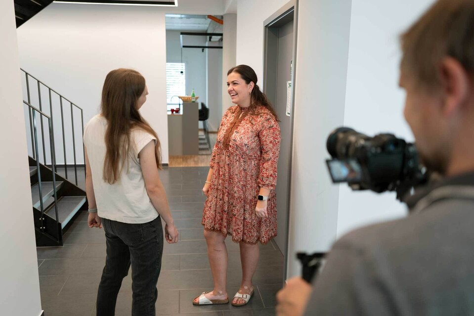 Kristin Eitel und Lara Kapp, Marketing Managerinnen bei DriveCon